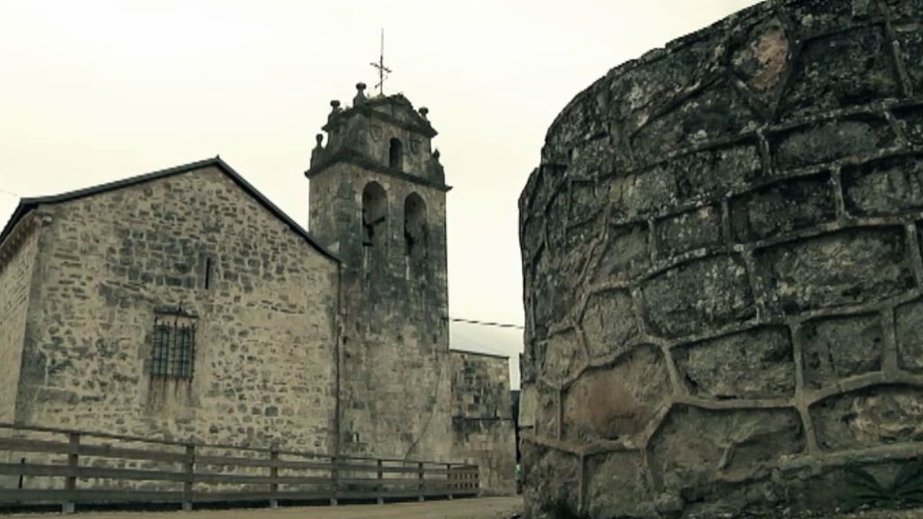 Extrañas pinturas que adornan el templo de Alaiza