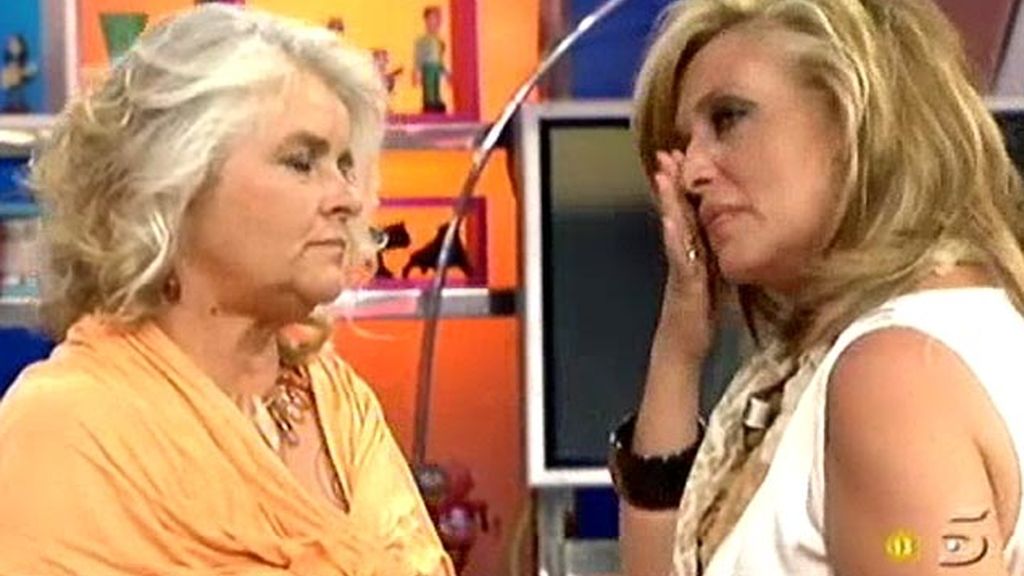 El emotivo abrazo de Lydia Lozano y Taryn Power, tía de Ylenia Carrisi