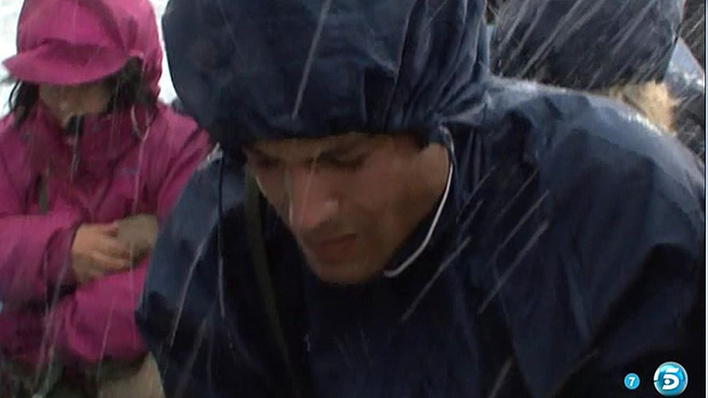 Una barca evacúa a los concursantes de Cayo Paloma