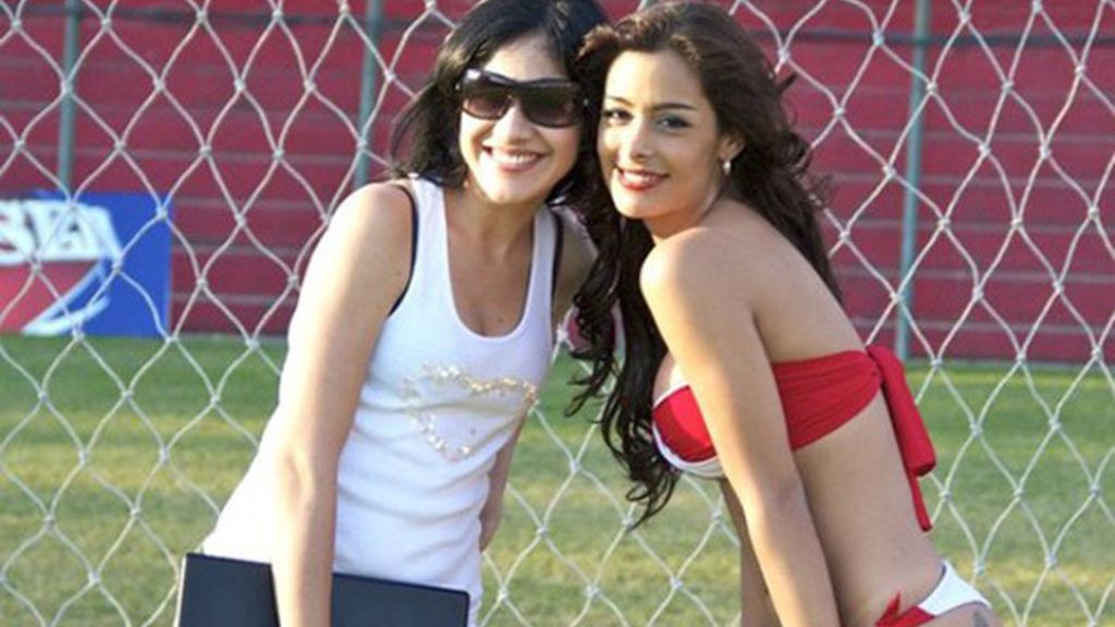 Larissa Riquelme se desnuda