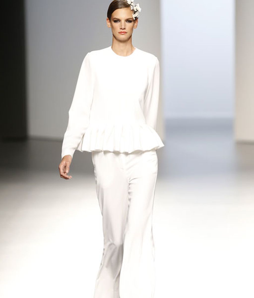 Contención de volúmenes y apuesta por líneas rectas