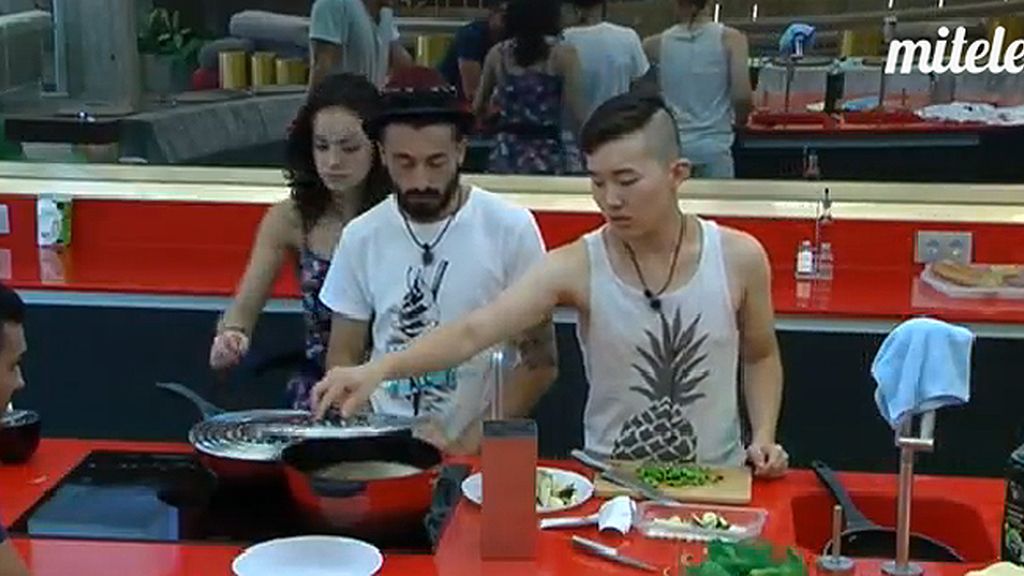 Han sorprende a sus compañeros con un plato chino