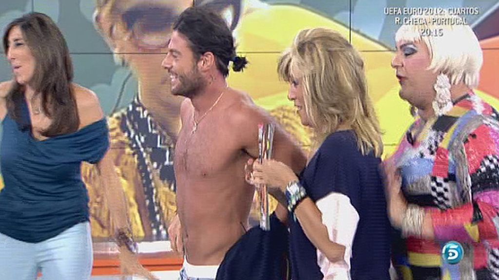 Demuestra a Kiko Hernández que tiene un cuerpo perfecto