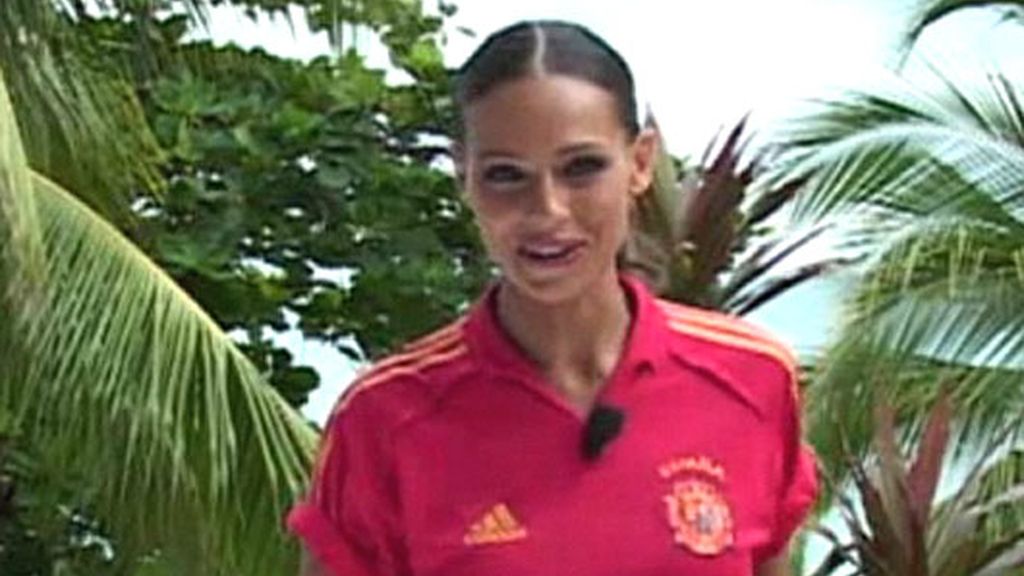 Eva González, con 'La Roja'