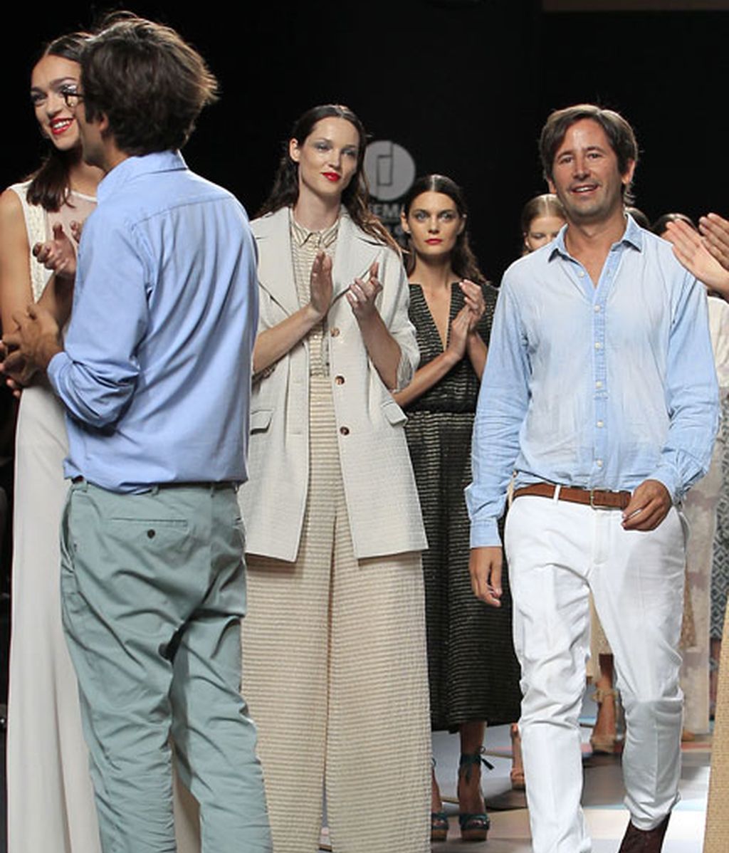 Líneas puras, geometrías y colores empolvados