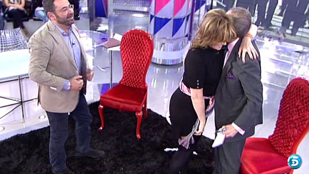 Jorge Javier Vázquez y Mila Ximénez muestran cómo hacer 'la cucharita'