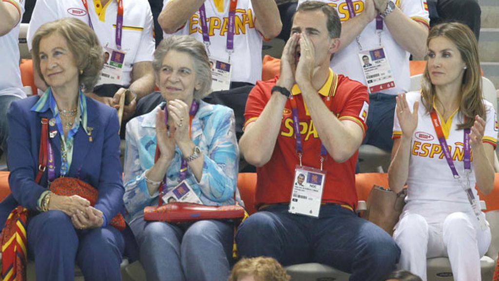 Los príncipes apoyando a la selección de baloncesto