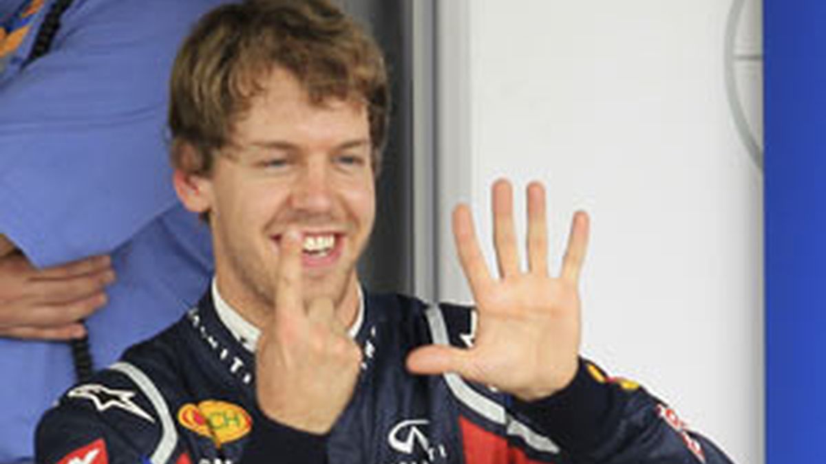 Vettel celebra su decimoquinta pole FOTO: REUTERS