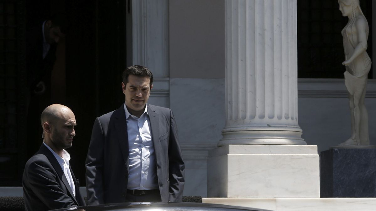 La eurozona recibe de Atenas la petición de un tercer rescate y una lista de reformas