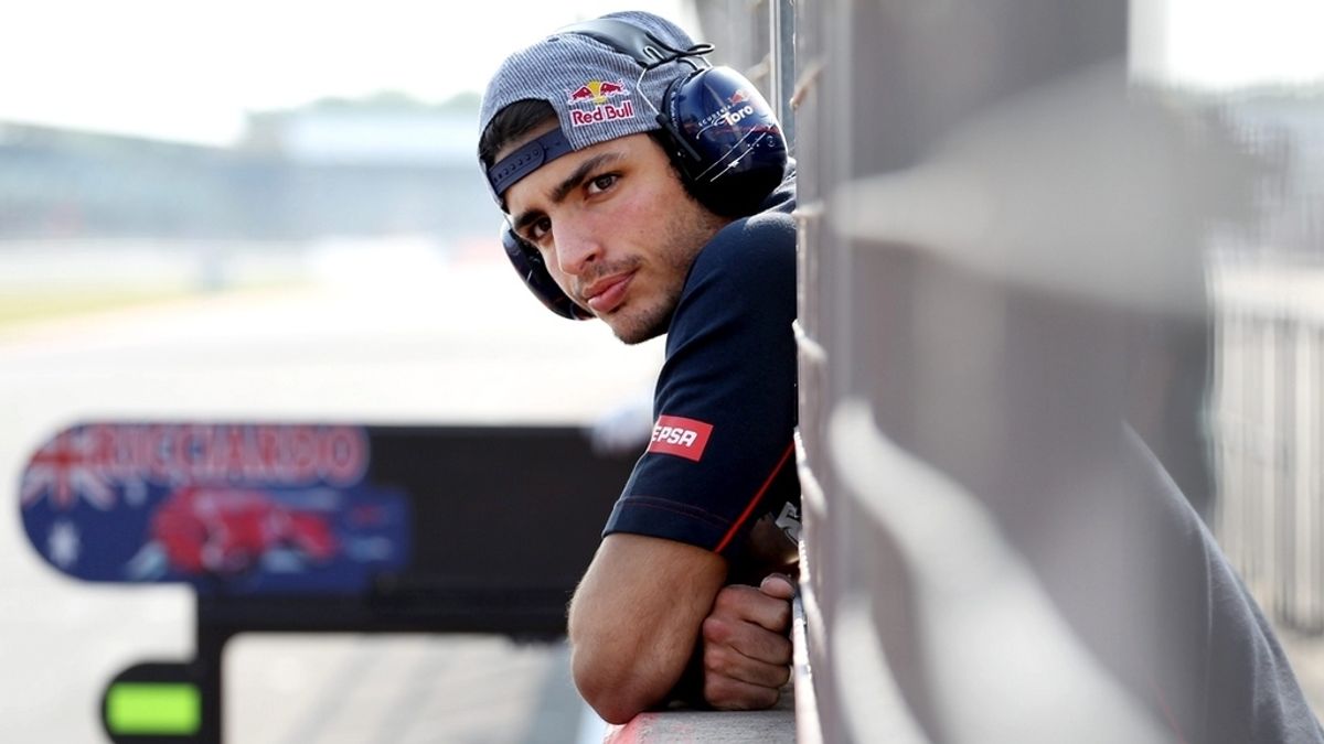 Toro Rosso confirma a Carlos Sainz para 2015