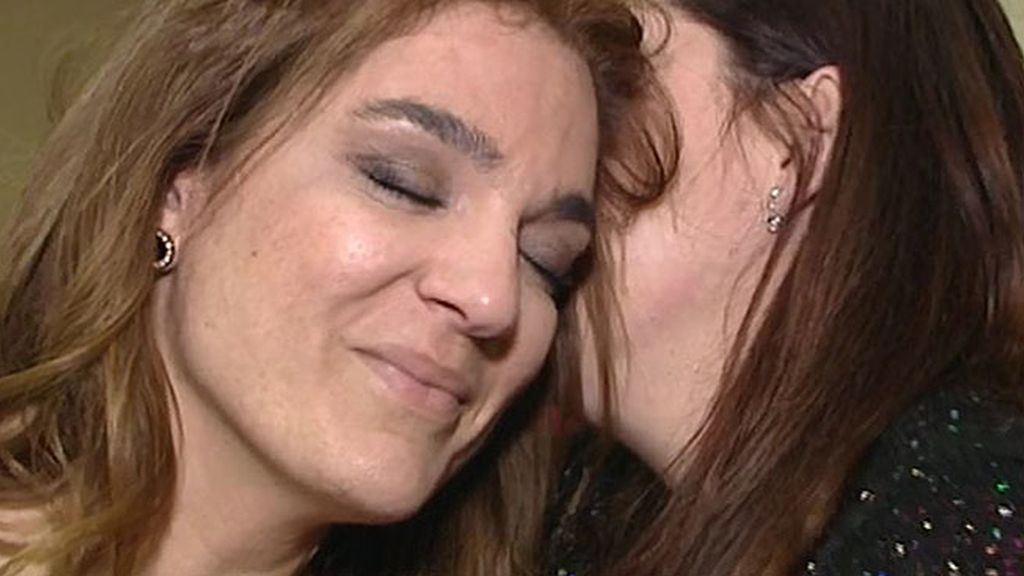 La colaboradora de 'Sálvame' se emociona durante la terapia de grupo