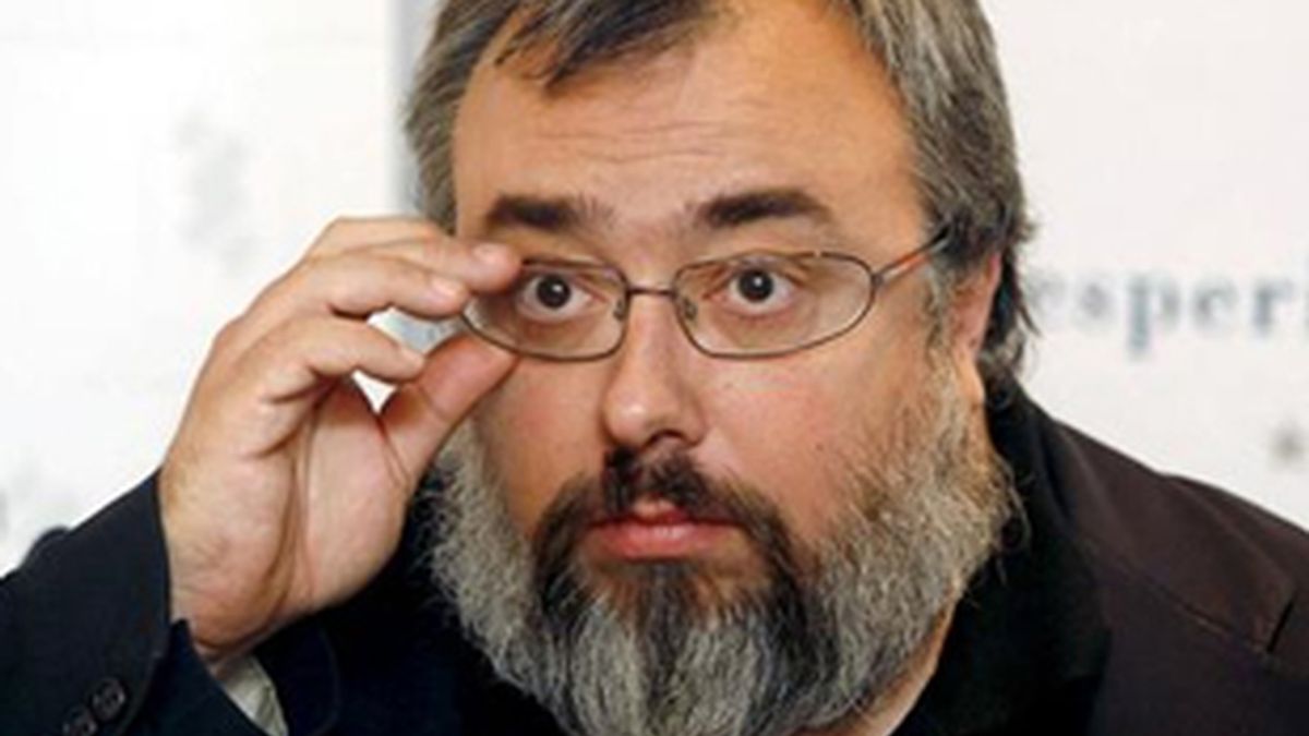 De la Iglesia ha defendido la necesidad de que se apruebe la ley Sinde. Vídeo: Informativos Telecinco De la Iglesia ha defendido la necesidad de que se apruebe la ley Sinde. Vídeo: Informativos Telecinco