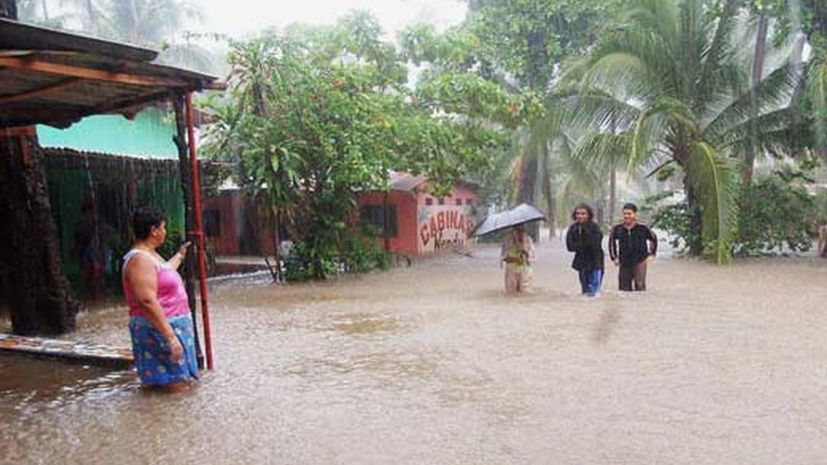 Habitantes de la provincia de Puntarenas (Costa Rica) afectados por las inundaciones. Vídeo: Informativos Telecinco.