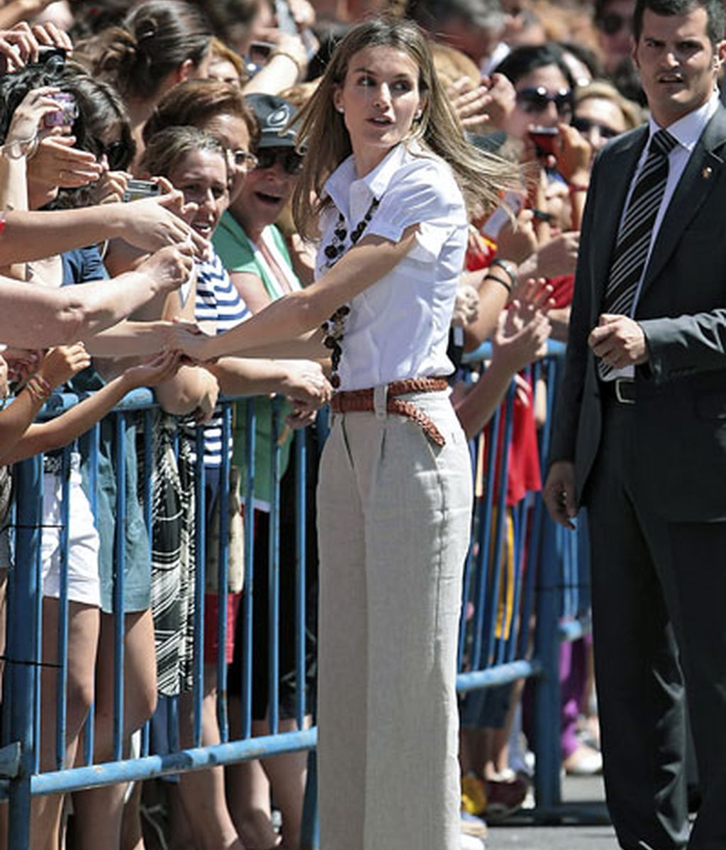 Doña Letizia acapara miradas y aplausos en Alcázar de San Juan