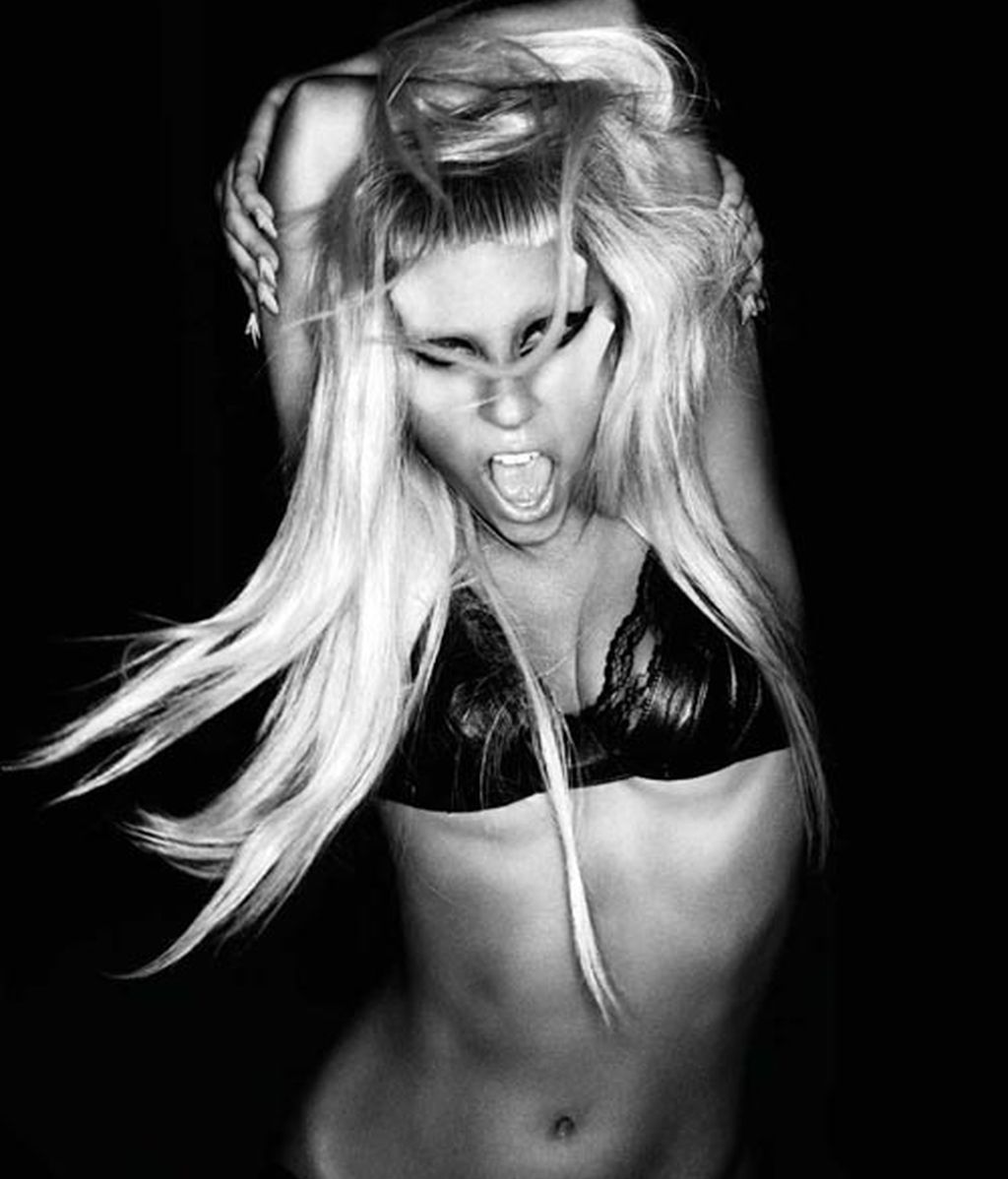 Lady Gaga vuelve a lucir trasero