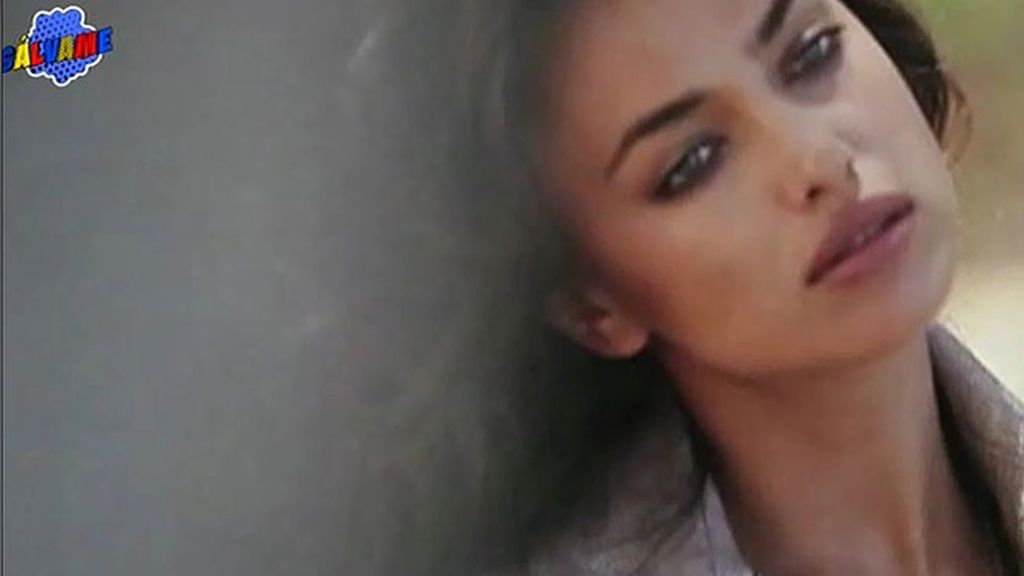 El sensual posado de la modelo, foto a foto
