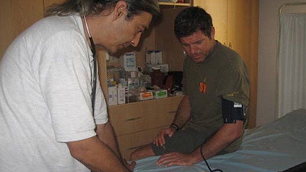 Mario atendido por los médicos