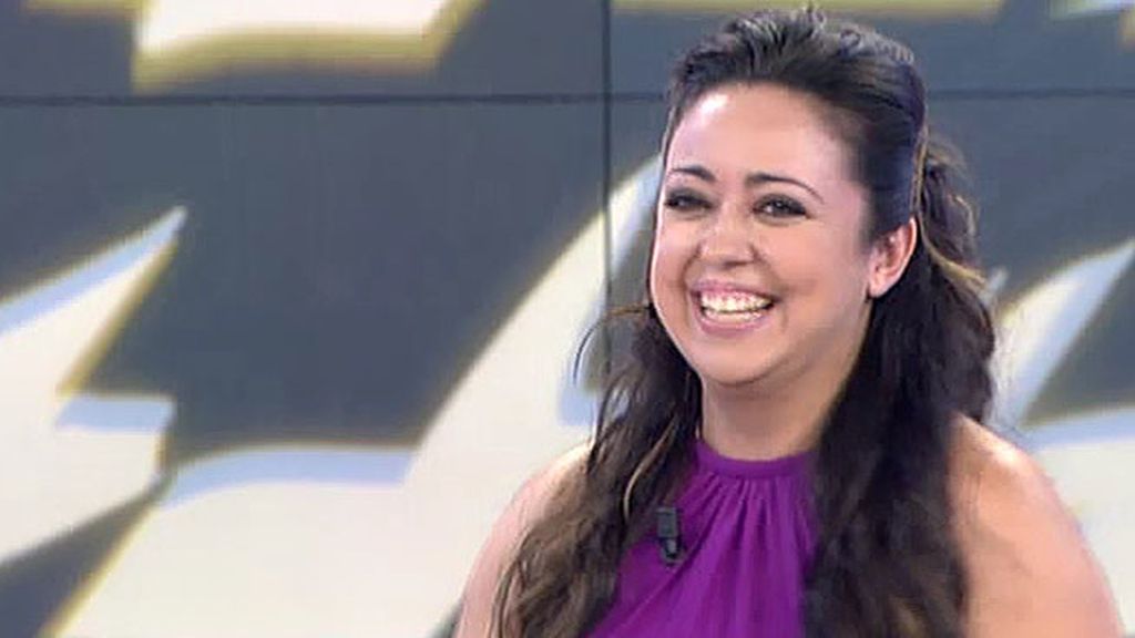 La artista de 'La Voz' canta 'Como una ola' en Sálvame