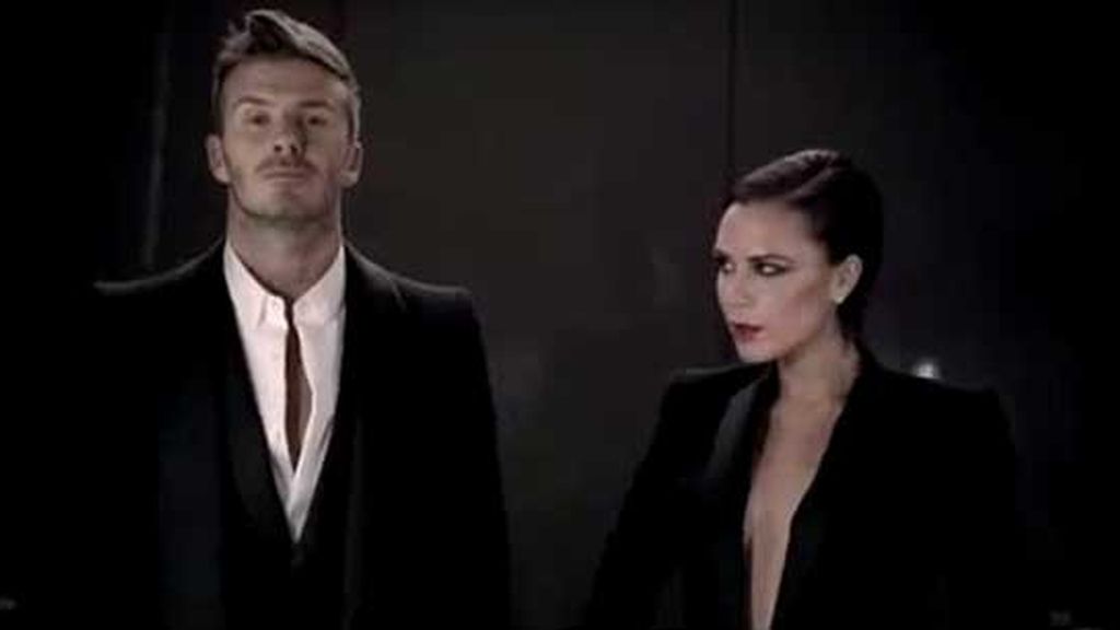 David y Victoria Beckham, beso apasionado en un ascensor