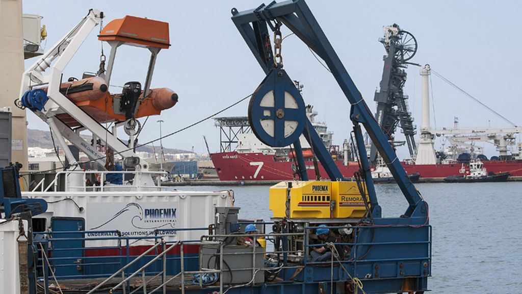 El buque Ares se incorpora a la búisqueda del helicóptero en aguas canarias