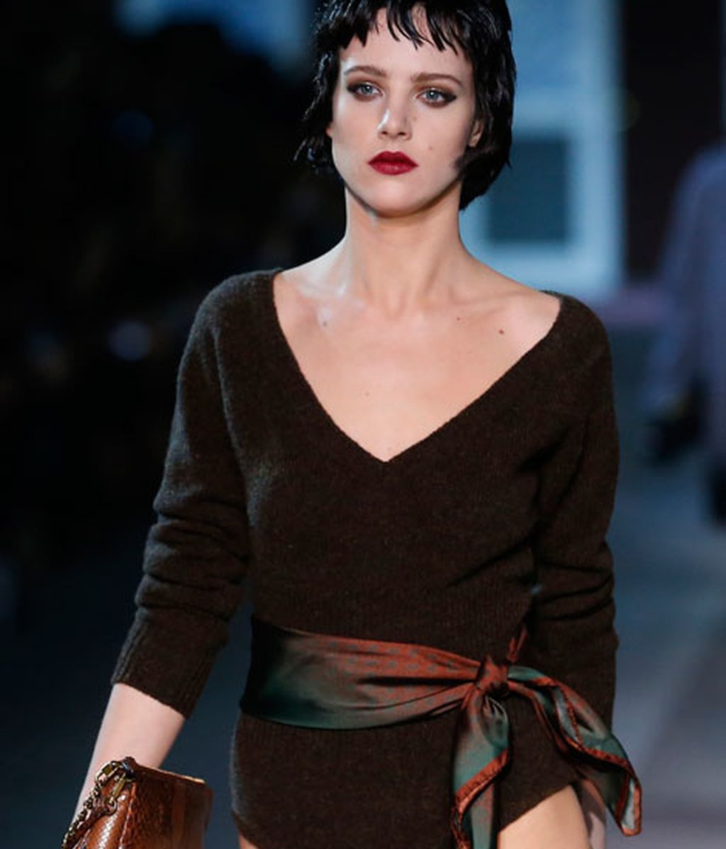 Desfila en la pasarela de París para el diseñador de Louis Vuitton