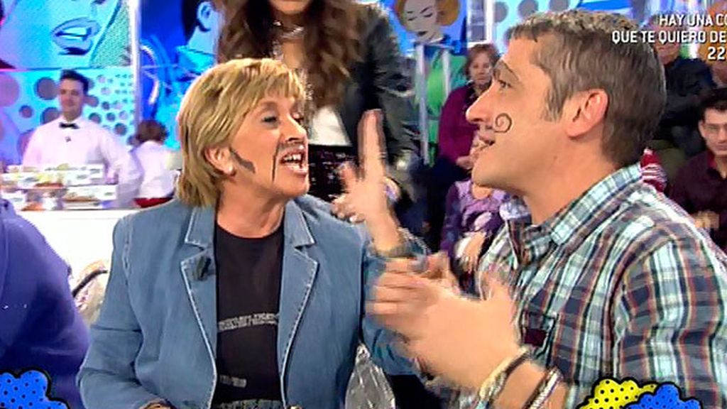 Paz Padilla pinta el bigote y las cejas a los colaboradores