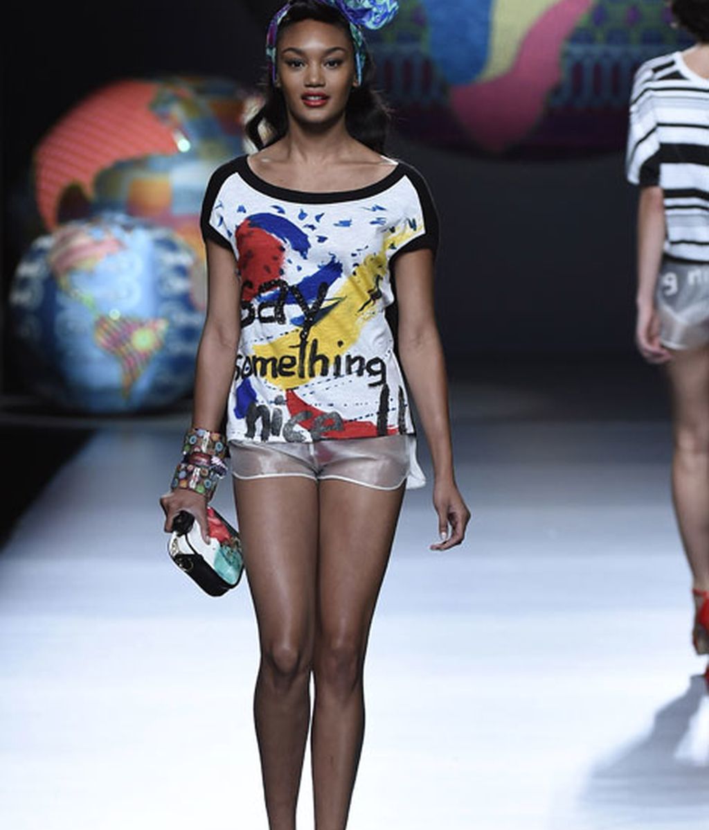 Color y grafismo en una colección que explota las señas de identidad de la firma