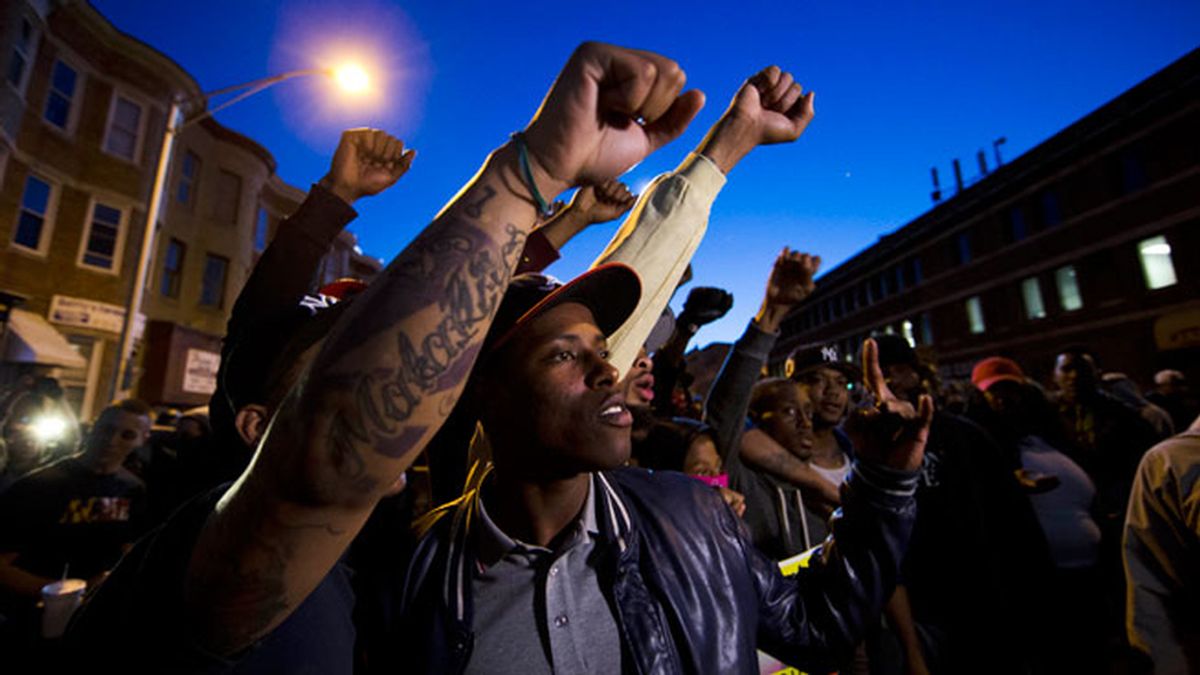 Tensa calma en Baltimore con alguna protesta