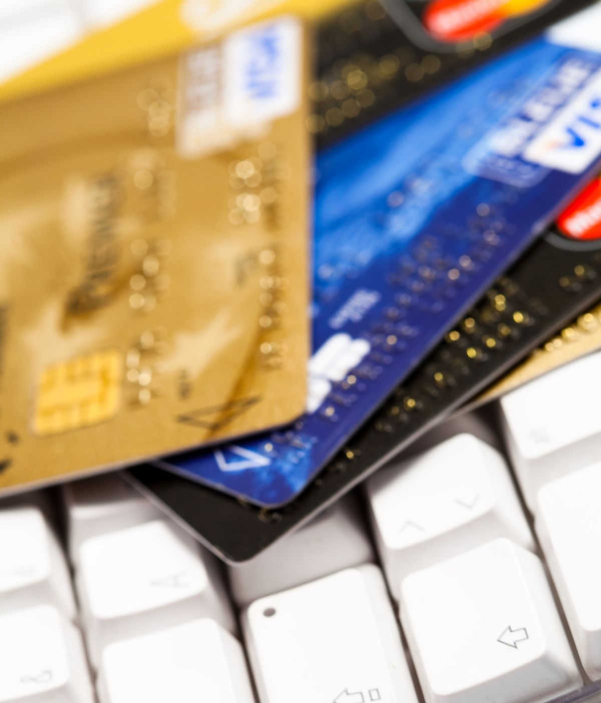 Las tarjetas de débito un 17% más caras en 2011