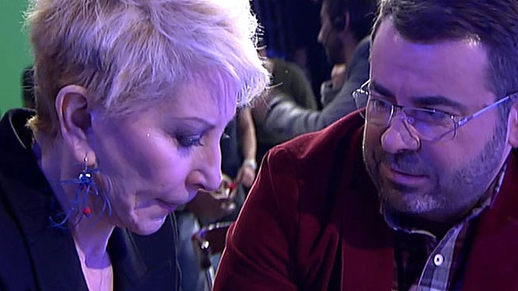 La colaboradora se derrumba tras escuchar las críticas de sus compañeros
