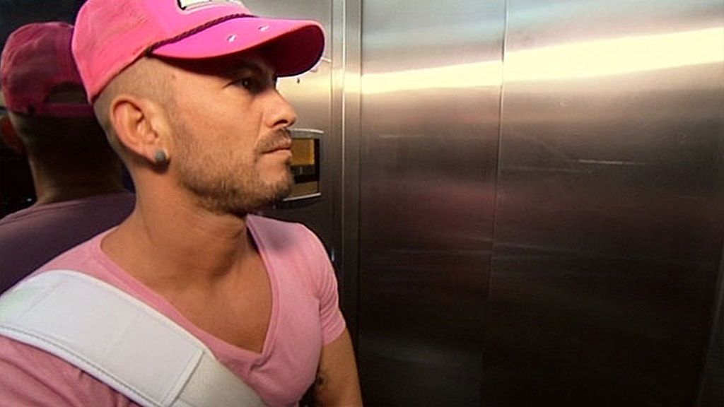 Pedriño, descolocado ante el retorno de Manu, cree vivir una película