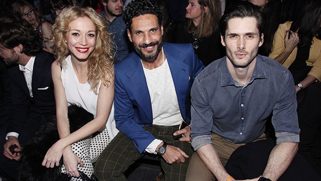 En el front row hubo invitados como Óscar Higares y Sergio Mur, entre otros