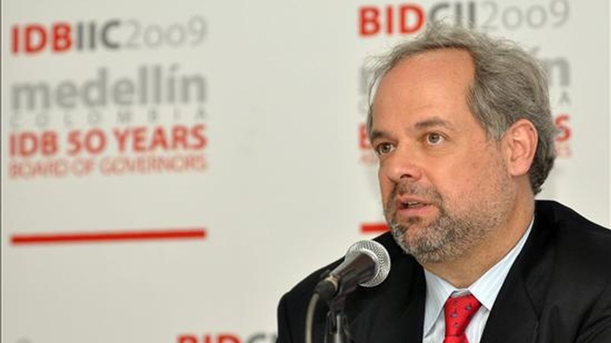 Juan Enríquez Cabot, experto en la repercusión de las ciencias y tecnologías en el ámbito económico, dio un panorama desalentador sobre el futuro de las pymes en medio de la crisis económica mundial, durante su participación en el Foro Interamericano de la Pyme, en Medellín (Colombia). EFE Juan Enríquez Cabot, experto en la repercusión de las ciencias y tecnologías en el ámbito económico, dio un panorama desalentador sobre el futuro de las pymes en medio de la crisis económica mundial, durante su participación en el Foro Interamericano de la Pyme, en Medellín (Colombia). EFE