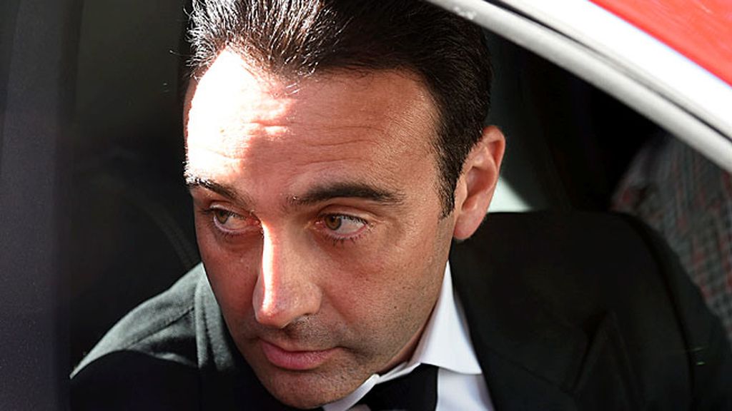 El diestro Enrique Ponce llega a la capilla ardiente