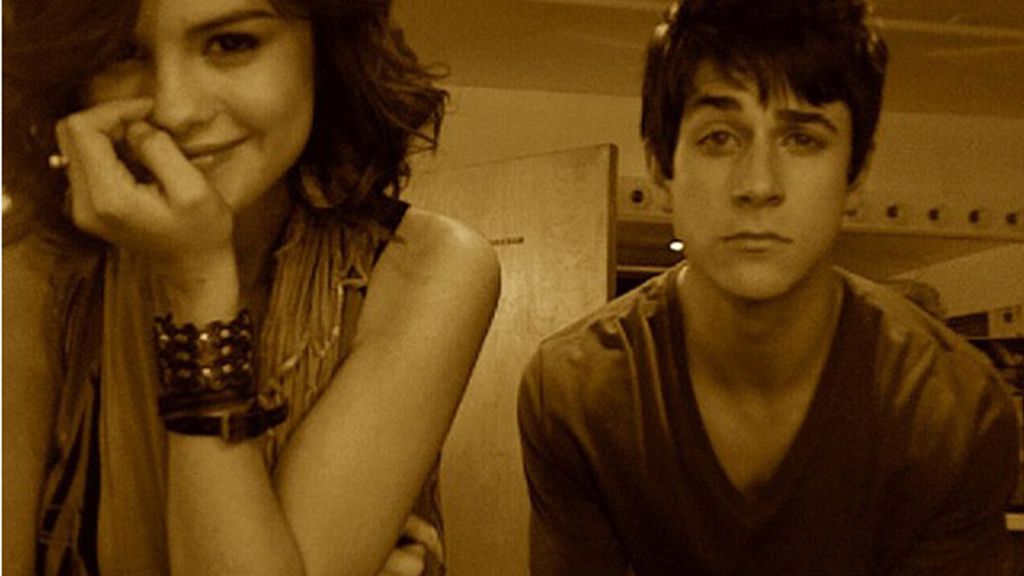 David Henrie en el Twitter de Selena Gomez