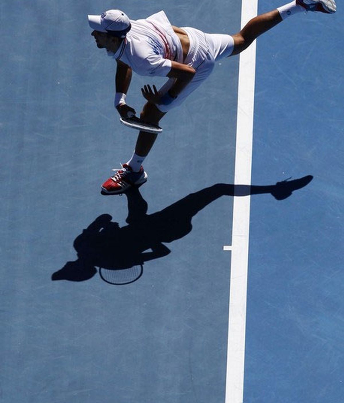 Djokovic sigue con paso firme en Australia