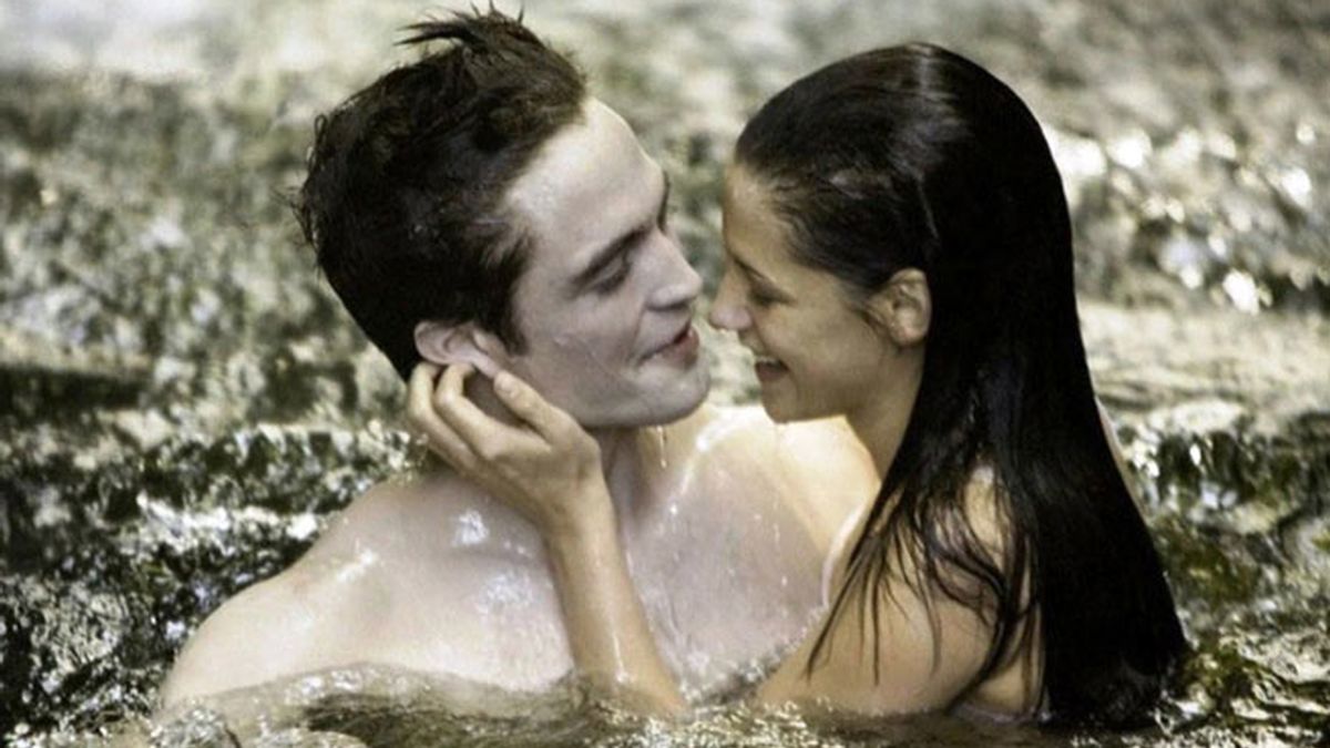 Imagen de los enamorados, Bella y Edward, en una de las escenas más esperadas de la cinta. Foto: Gtres.