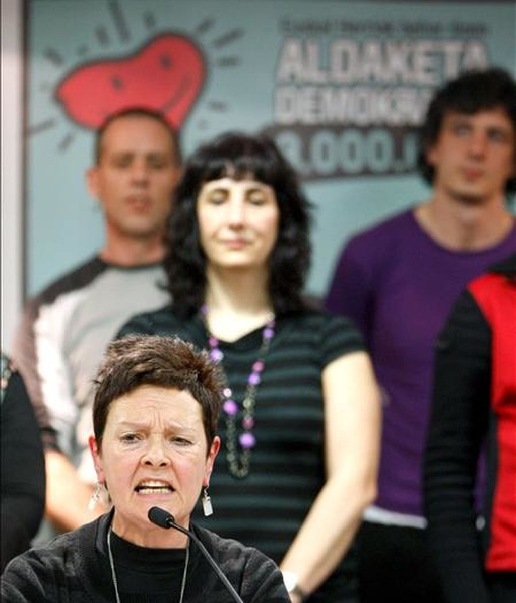 La representante de Demokrazia 3 Milioi (D3M), Itziar Aizpurua, durante la rueda de prensa ofrecida en Bilbao. Foto: EFE