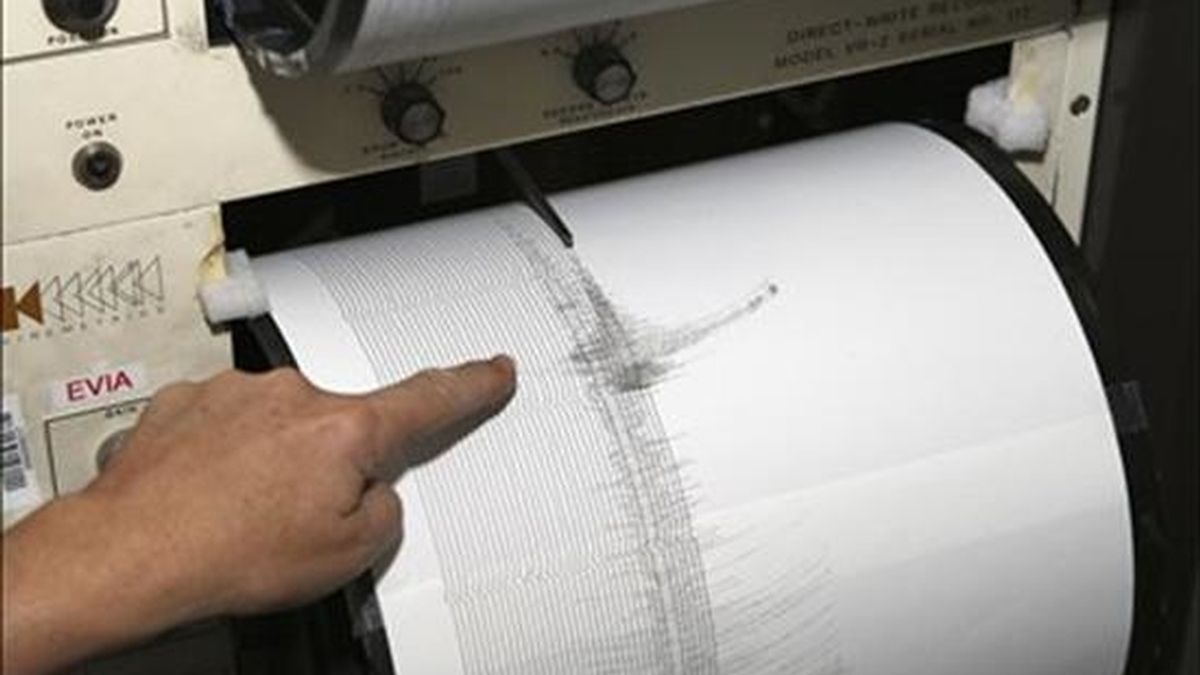El Instituto Sismológico de la Universidad de Chile indicó que el epicentro del sismo alcanzó una magnitud de 4,5 grados en la escala abierta de Richter y se localizó a 23 kilómetros al oeste de Santiago. EFE/Archivo