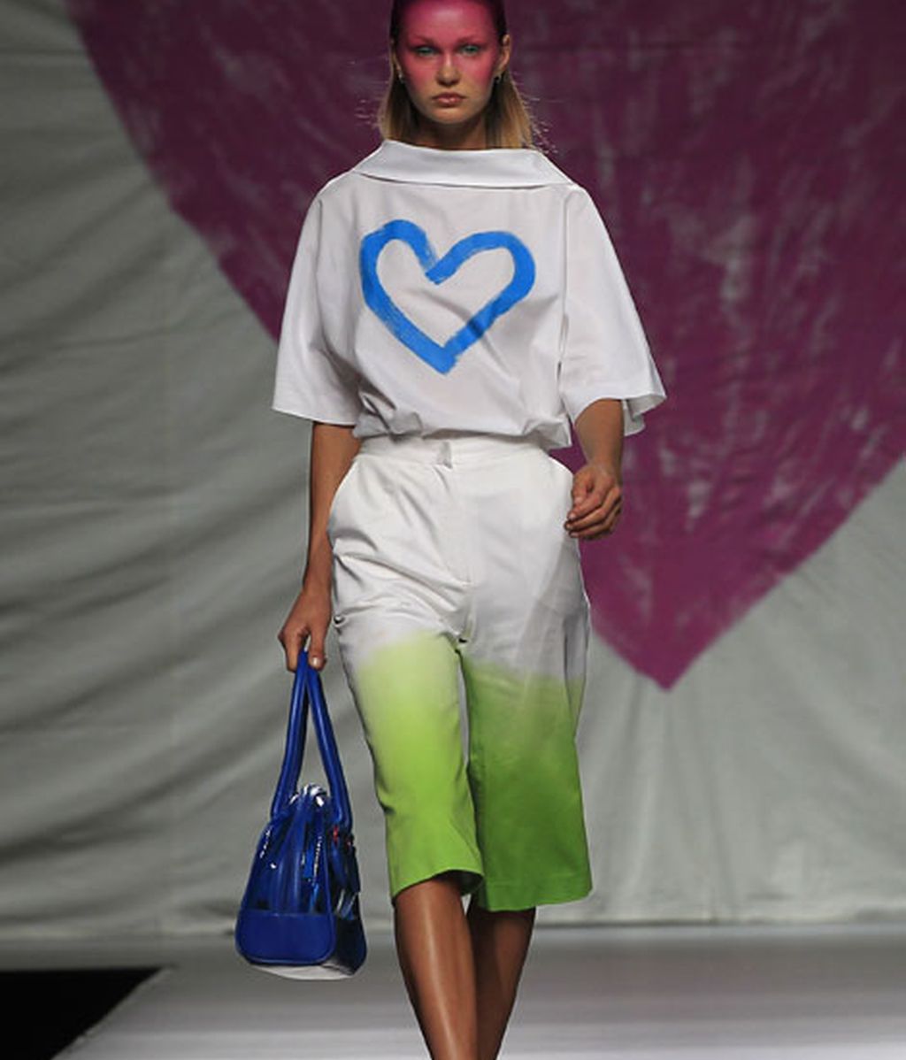 Ágata vuelve a jugar con el color