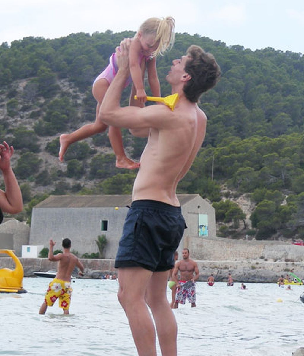 LLORENTE CON LAS HIJAS DE REINA