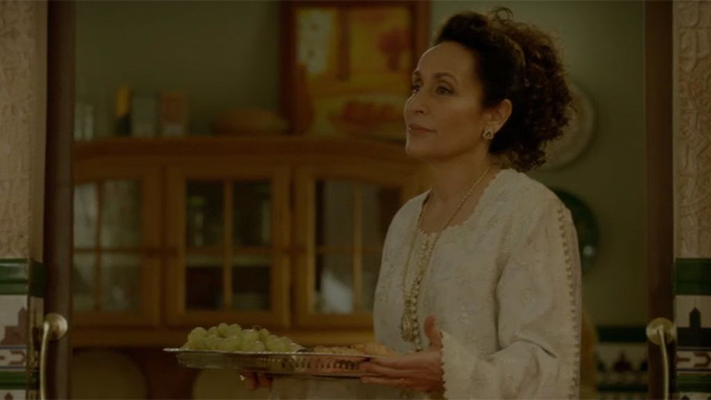 La joven está acompañada por todas las mujeres de su familia