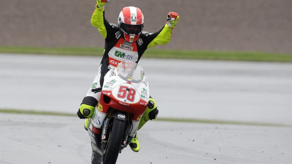 Simoncelli celebra la victoria en Sachsenring (Año 2008)