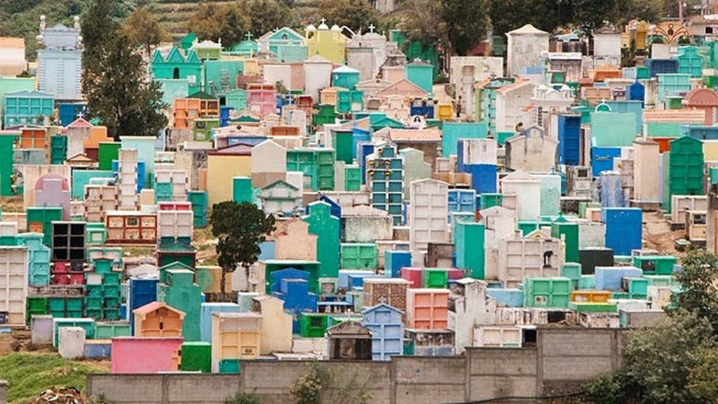 Un cementerio cargado de color en Guatemala