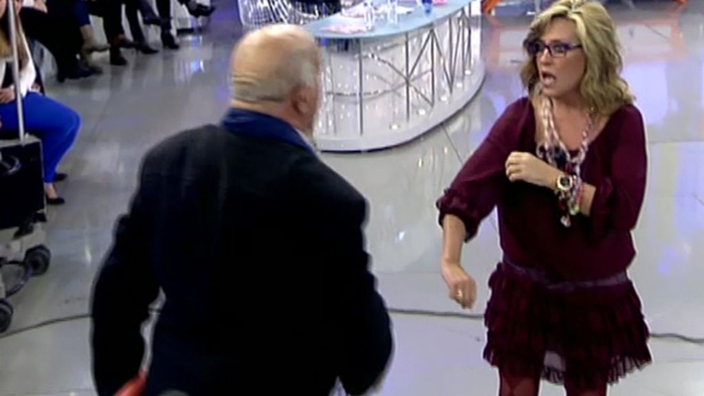 La colaboradora le había gastado una broma quitándole el camisón