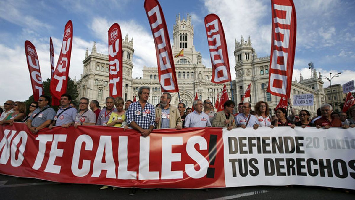 Manifestación convocada por los sindicatos contra los recortes sociales y la reforma laboral en Madrid