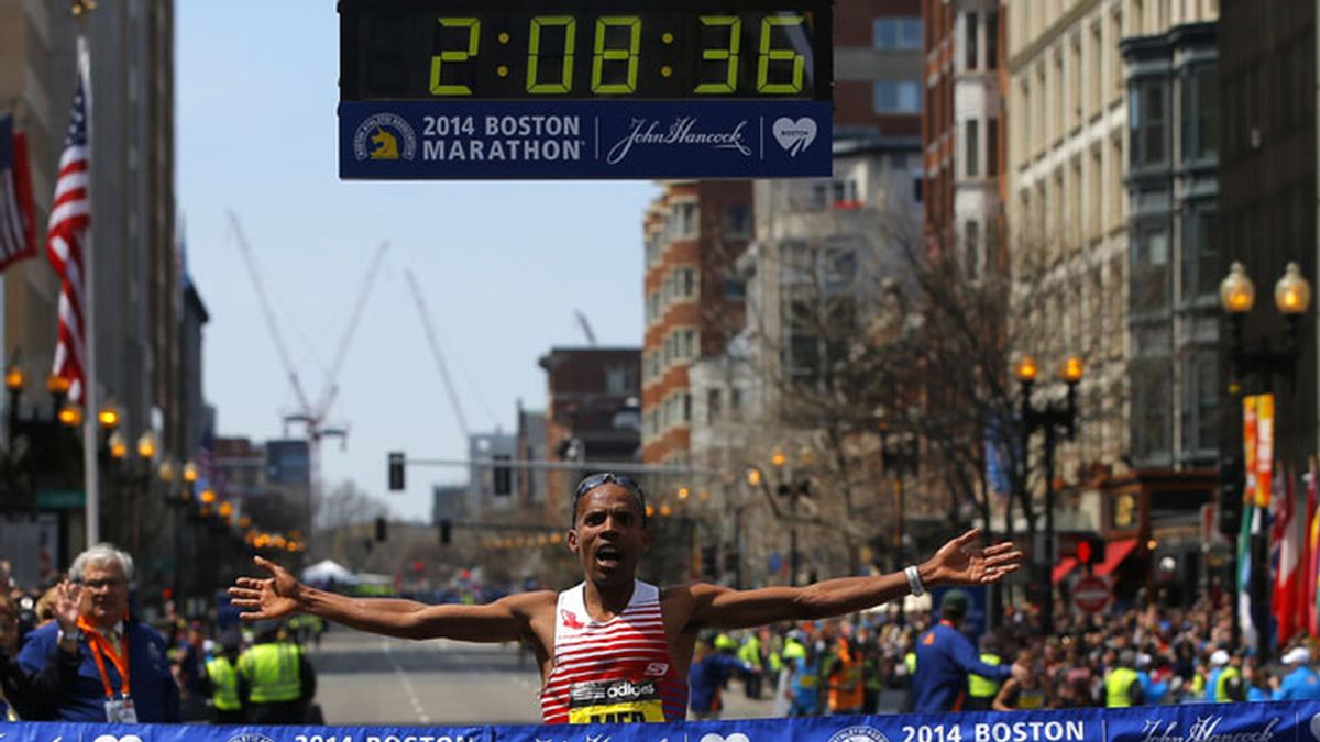 Un estadounidense gana el maratón de Boston 2014