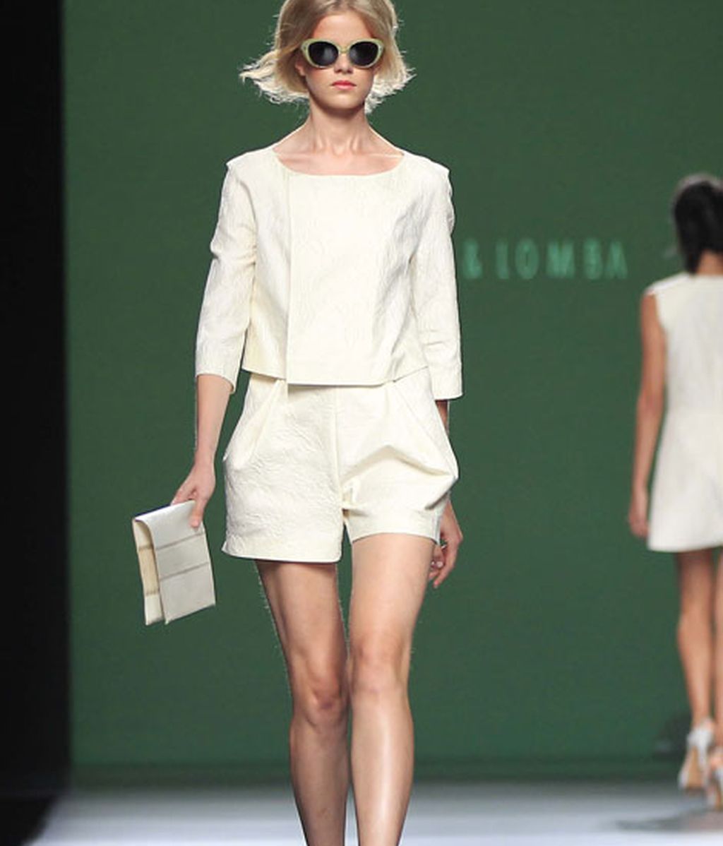 Blancos, crudos y amarillos se imponen en la pasarela