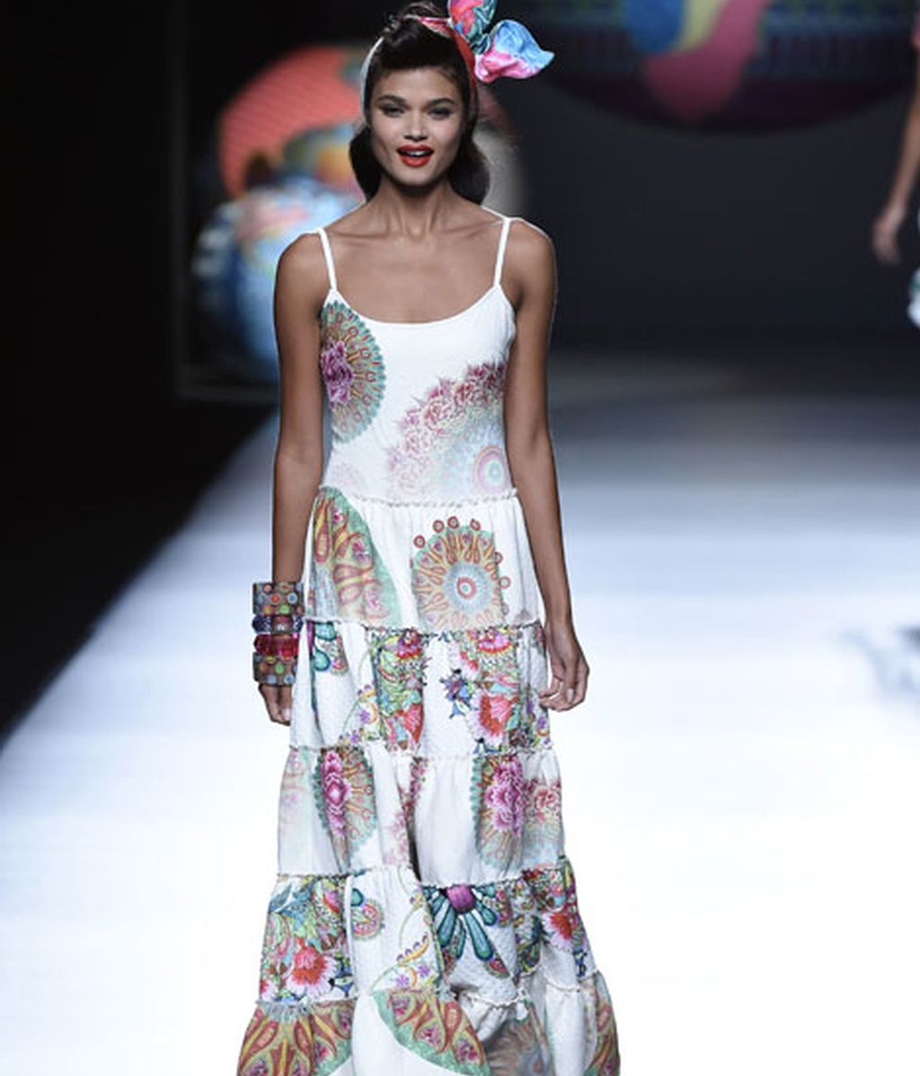 Color y grafismo en una colección que explota las señas de identidad de la firma