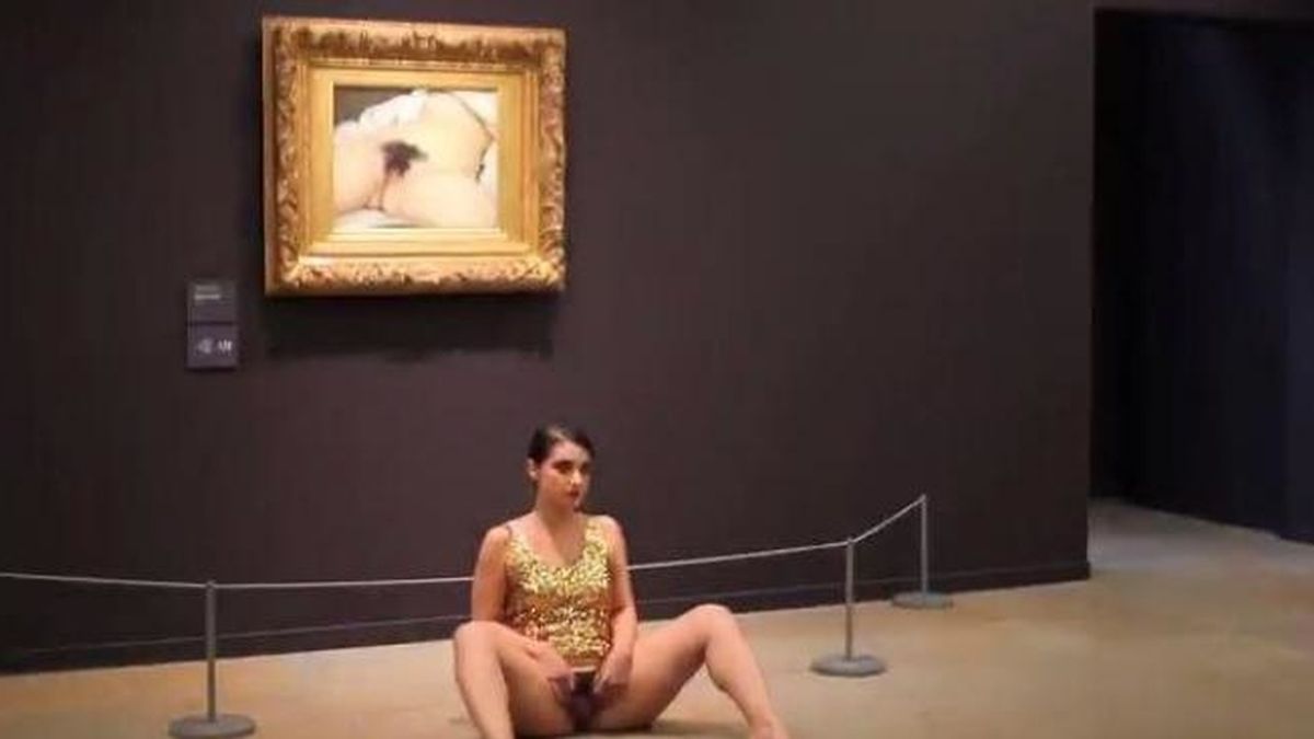 Deborah de Robertis reinterpreta la obra de Gustave Courbet, 'El origen del mundo'